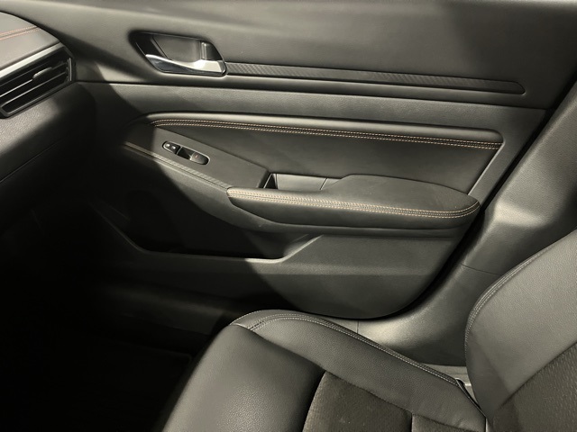 2022 Nissan Altima 2.5 SR photo 13