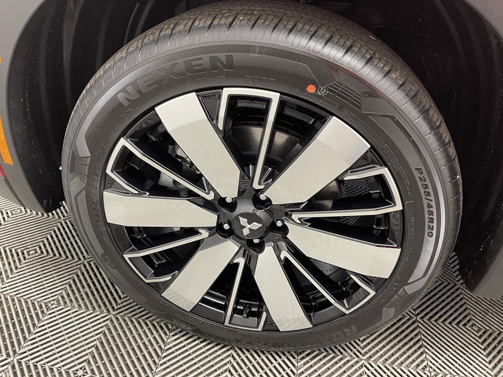 2025 Mitsubishi Outlander SE photo 30