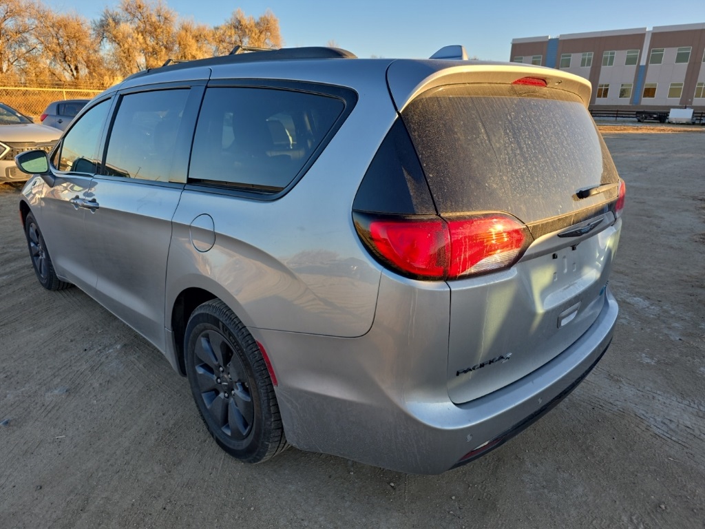 2019 Chrysler Pacifica Hybrid Touring L photo 3