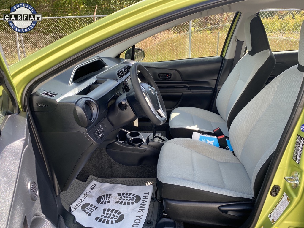 2016 Toyota Prius C One photo 17