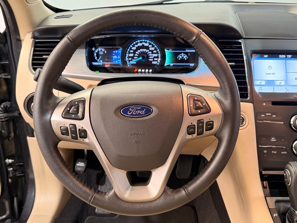 2019 Ford Taurus SEL photo 19