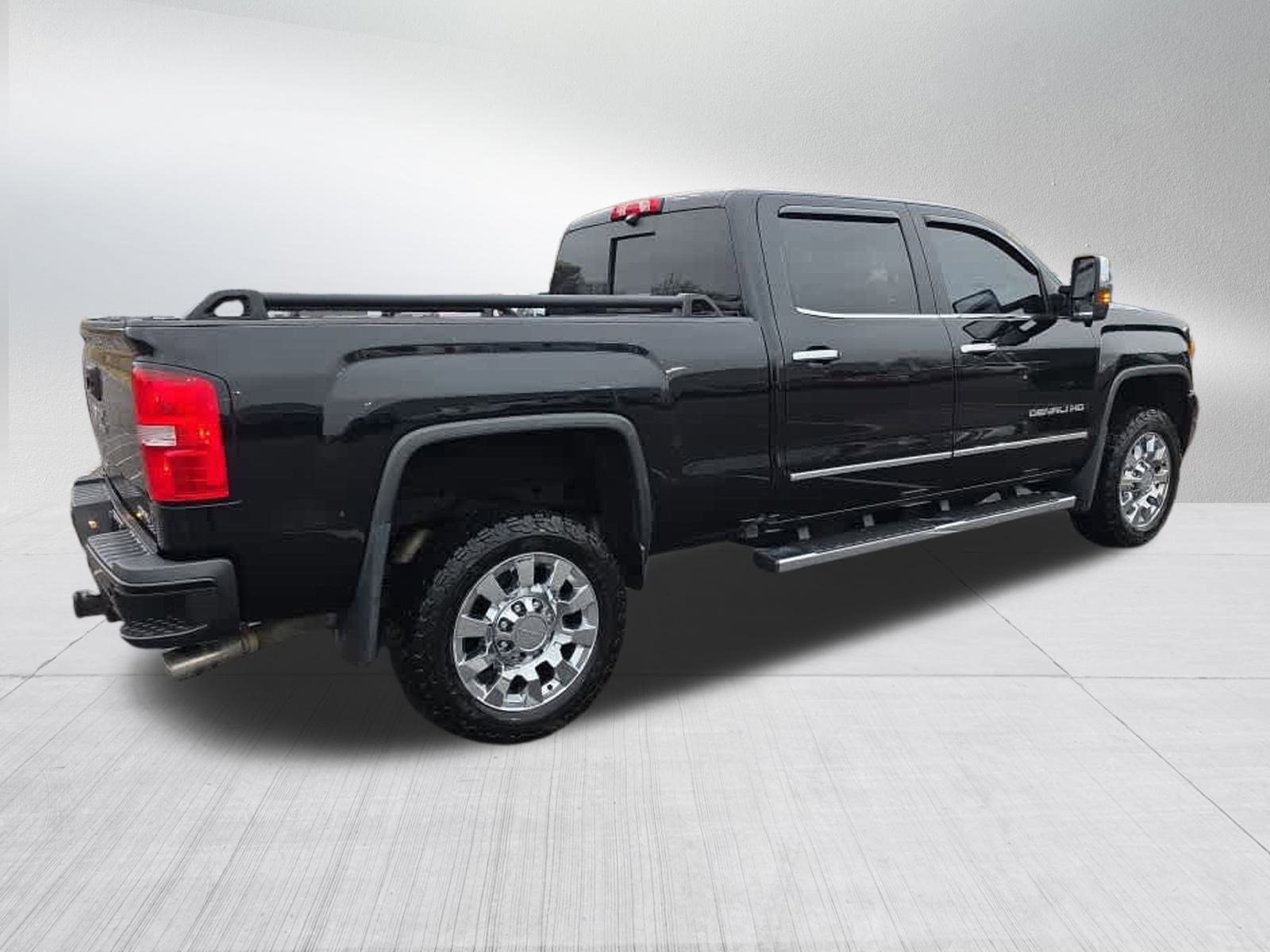 2017 Gmc Sierra 2500 HD Denali photo 3