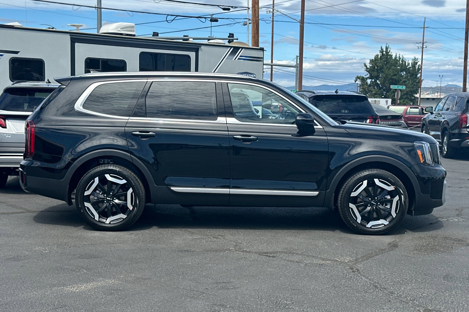 2025 Kia Telluride S photo 2