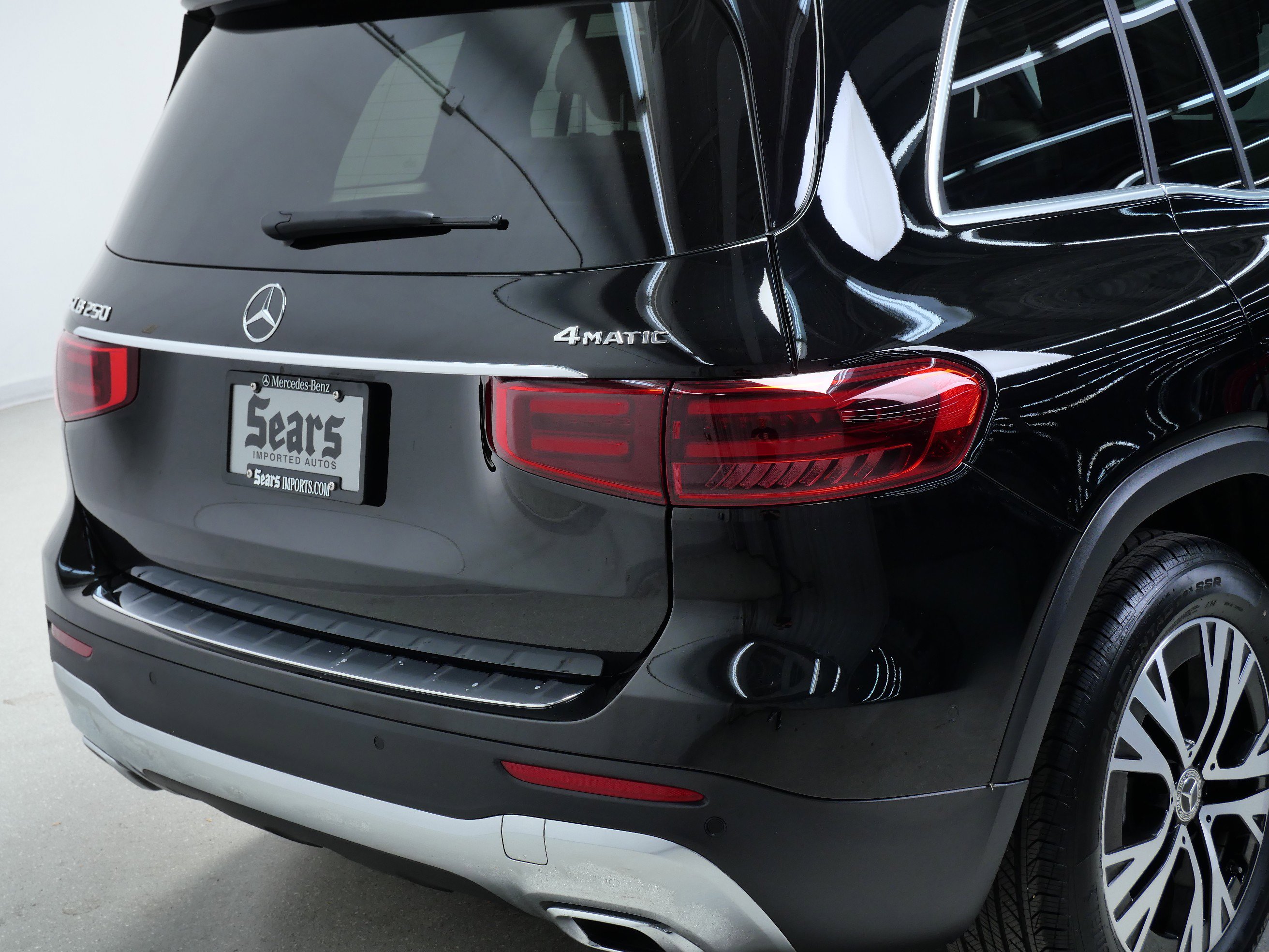 2025 Mercedes Benz GLB 250 4MATIC photo 4