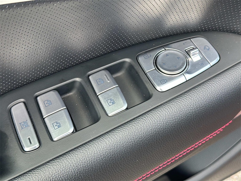 2025 Genesis G70 2.5T photo 29