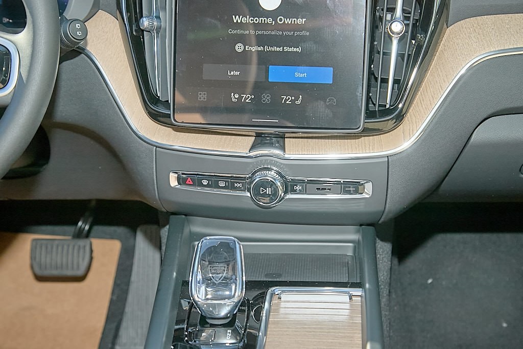 2026 VOLVO XC60 - Image 24