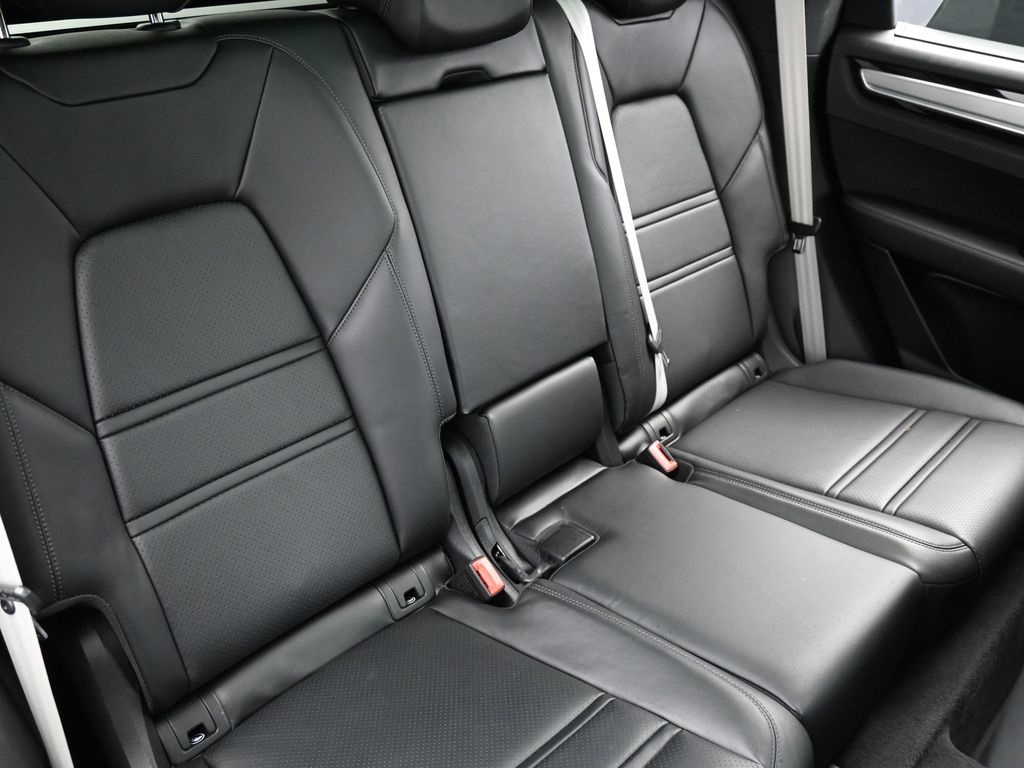 2023 Porsche Cayenne S Platinum Edition photo 28