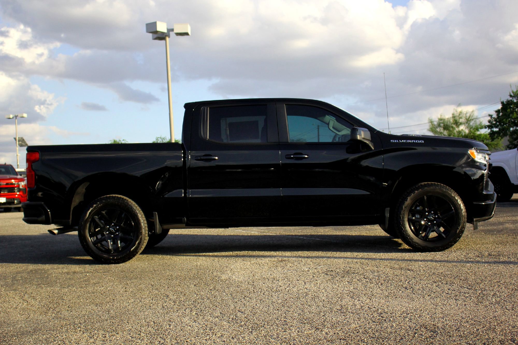 2025 Chevrolet Silverado 1500 RST photo 4
