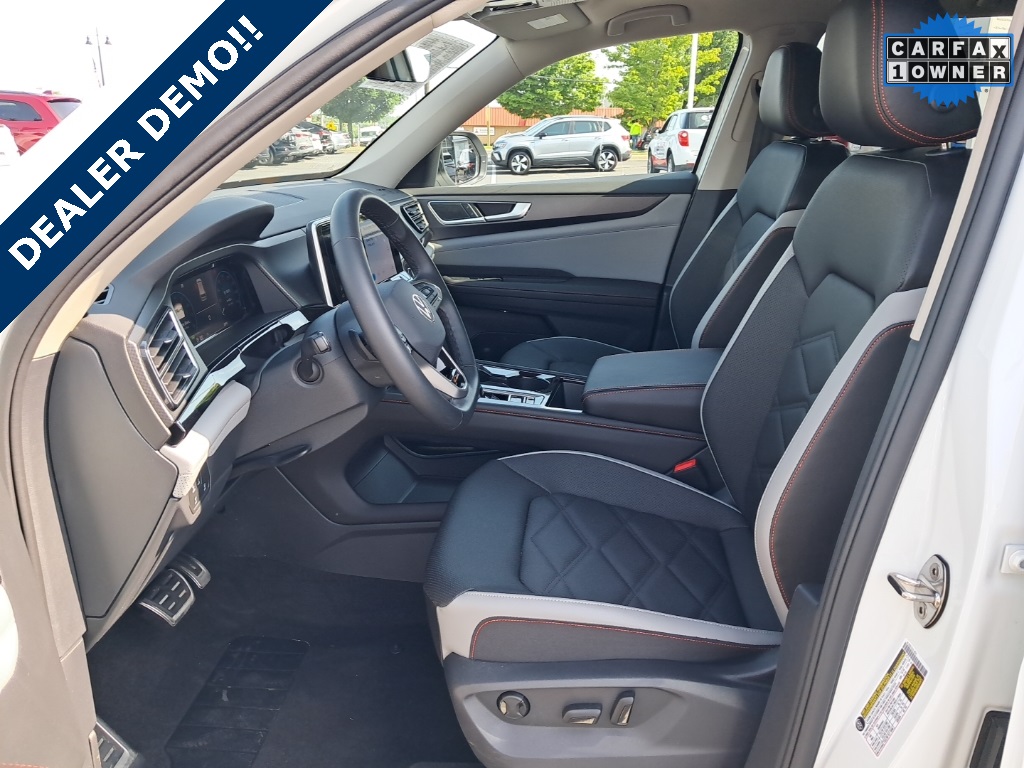2025 Volkswagen Atlas Peak Edition SE photo 4