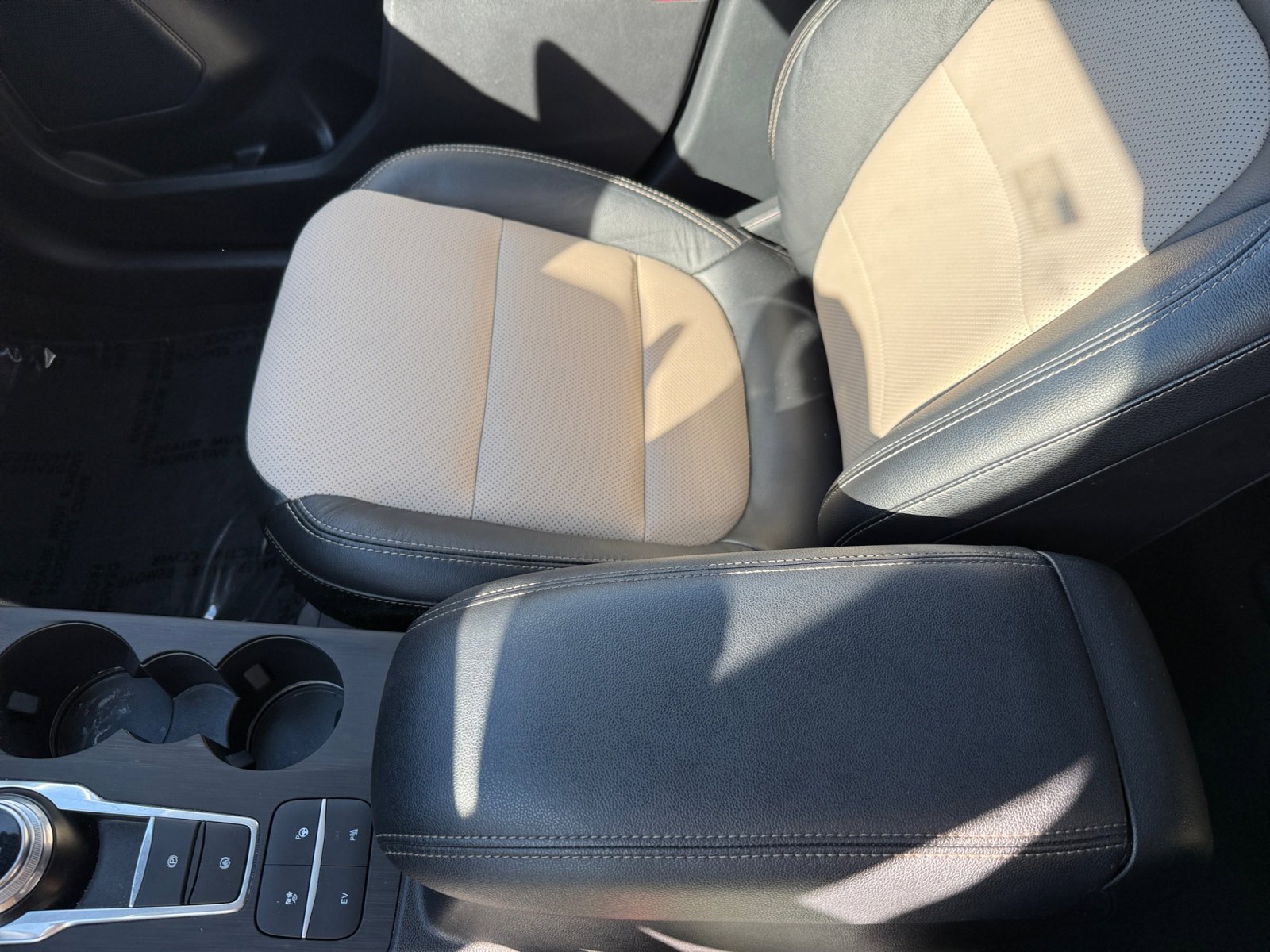 2021 Ford Escape Plug-In Hybrid Titanium photo 14