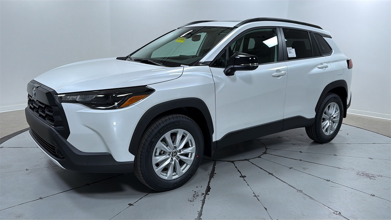 2026 Toyota Corolla Cross LE's photo