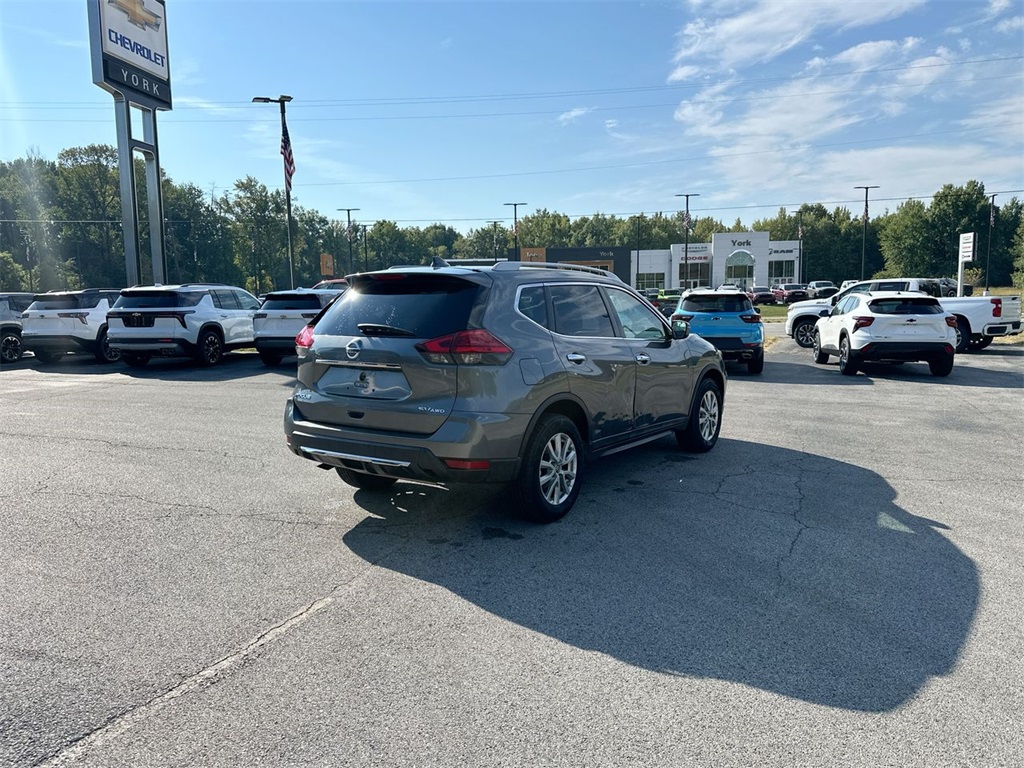 2017 Nissan Rogue SV photo 16