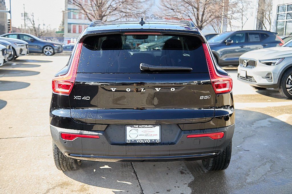 2026 VOLVO XC40 - Image 7