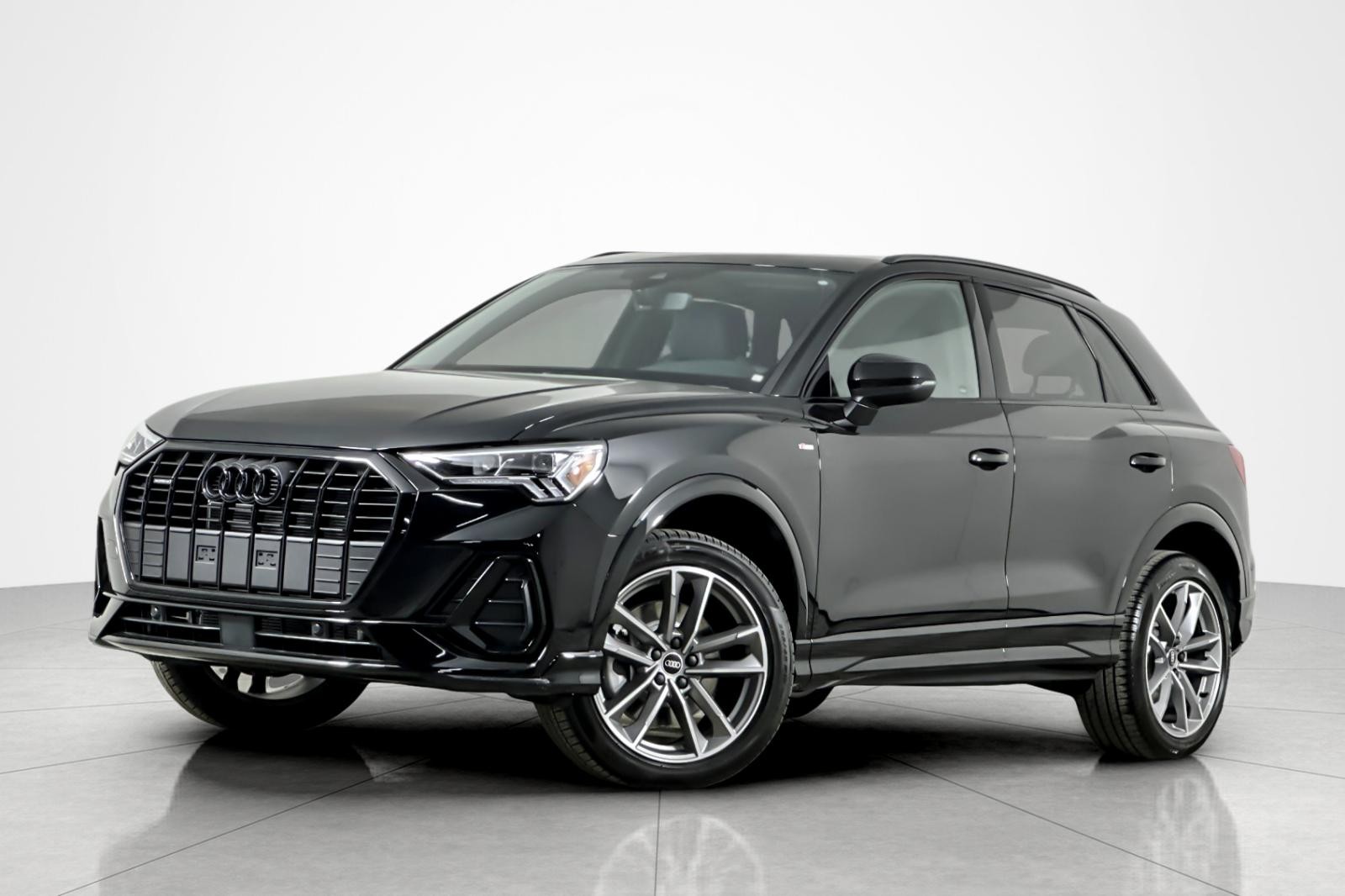 2025 Audi Q3 S Line Premium's photo