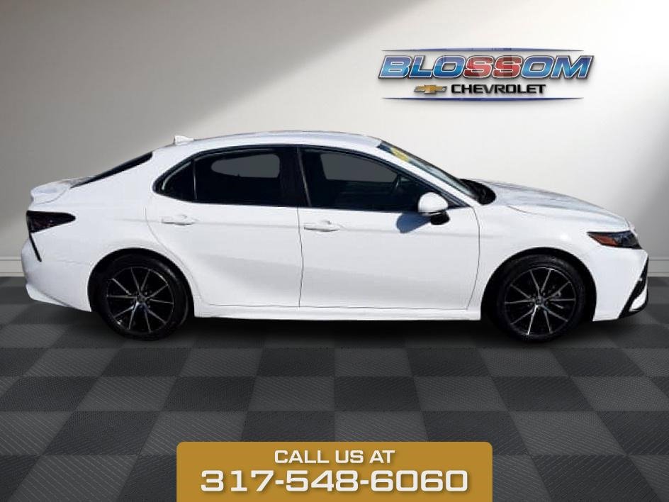 2024 Toyota Camry SE photo 8