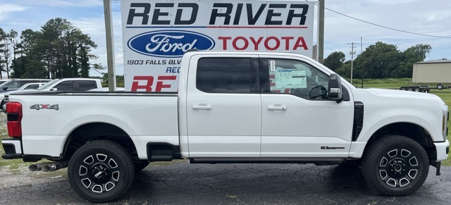 2025 Ford F-250 Super Duty Platinum's photo