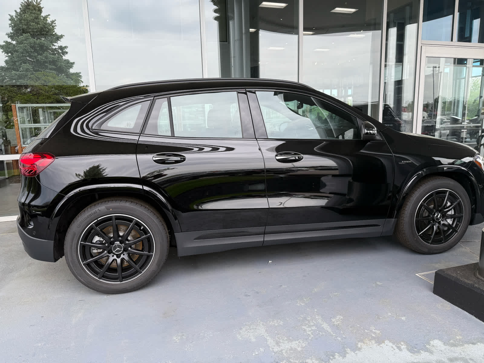 2025 Mercedes Benz GLA AMG 35 4MATIC photo 3