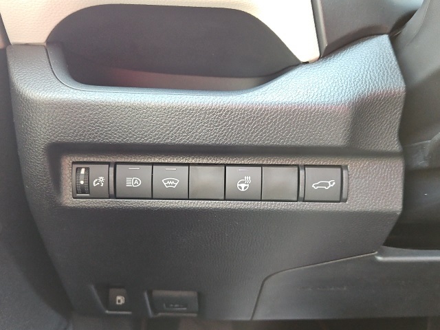 2025 Toyota RAV4 Hybrid XLE photo 29