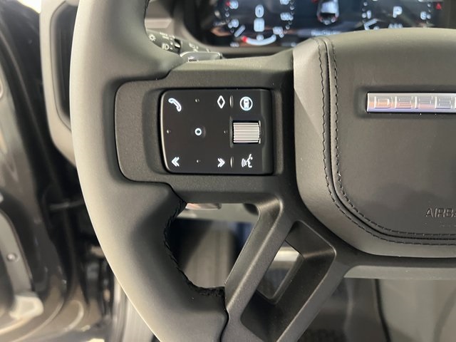 2025 Land Rover Defender 110 V8 photo 12
