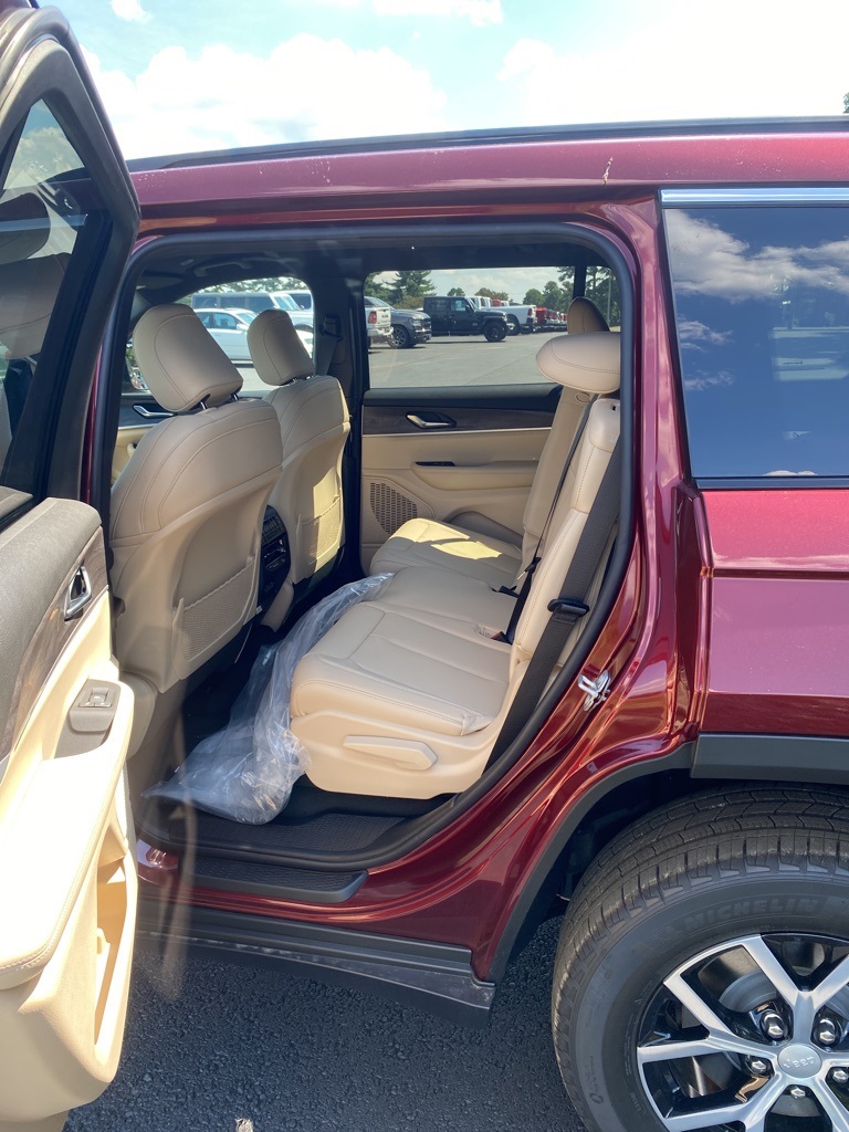 2025 Jeep Grand Cherokee Limited photo 15