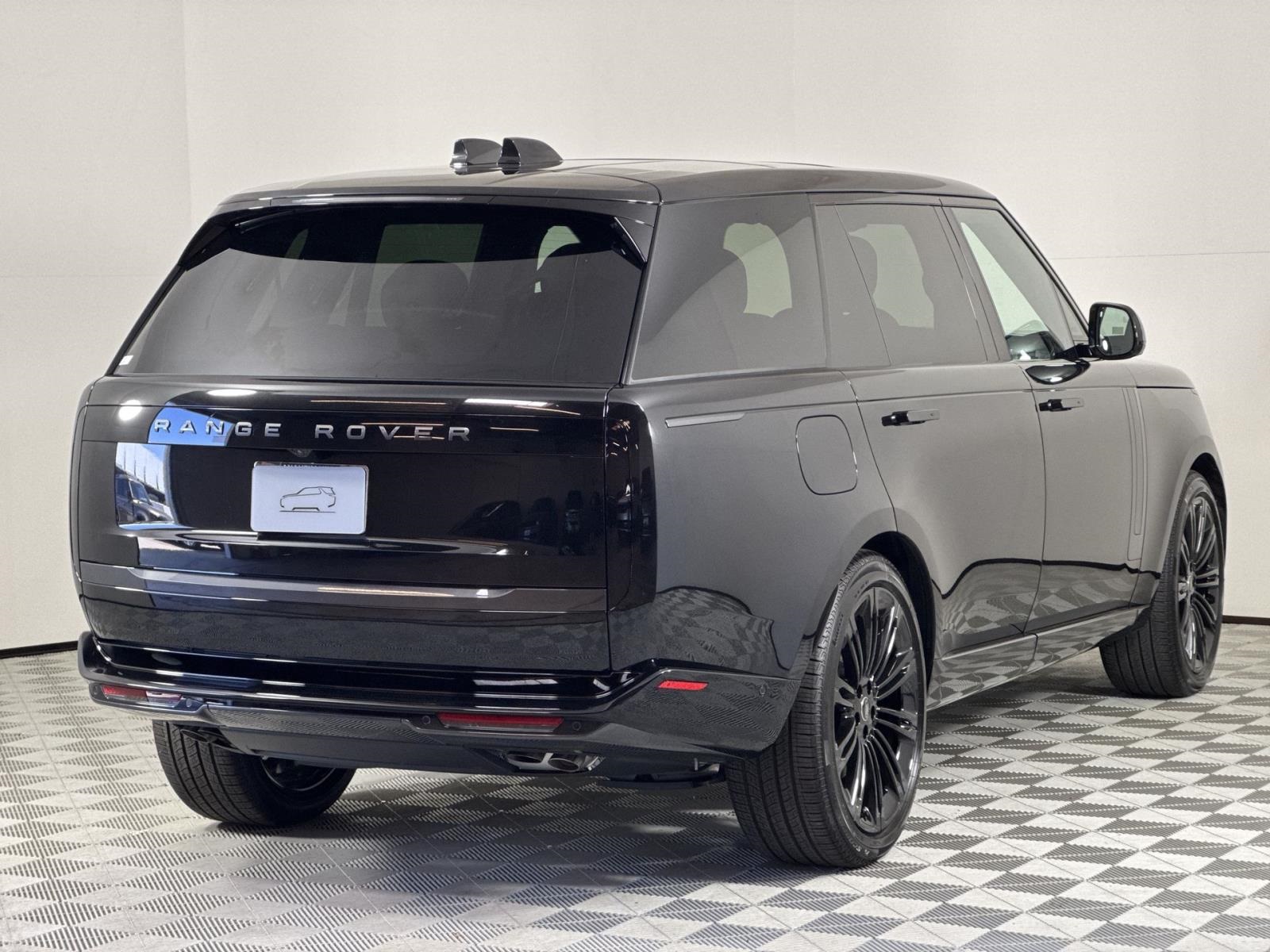 2025 Land Rover Range Rover SE photo 4