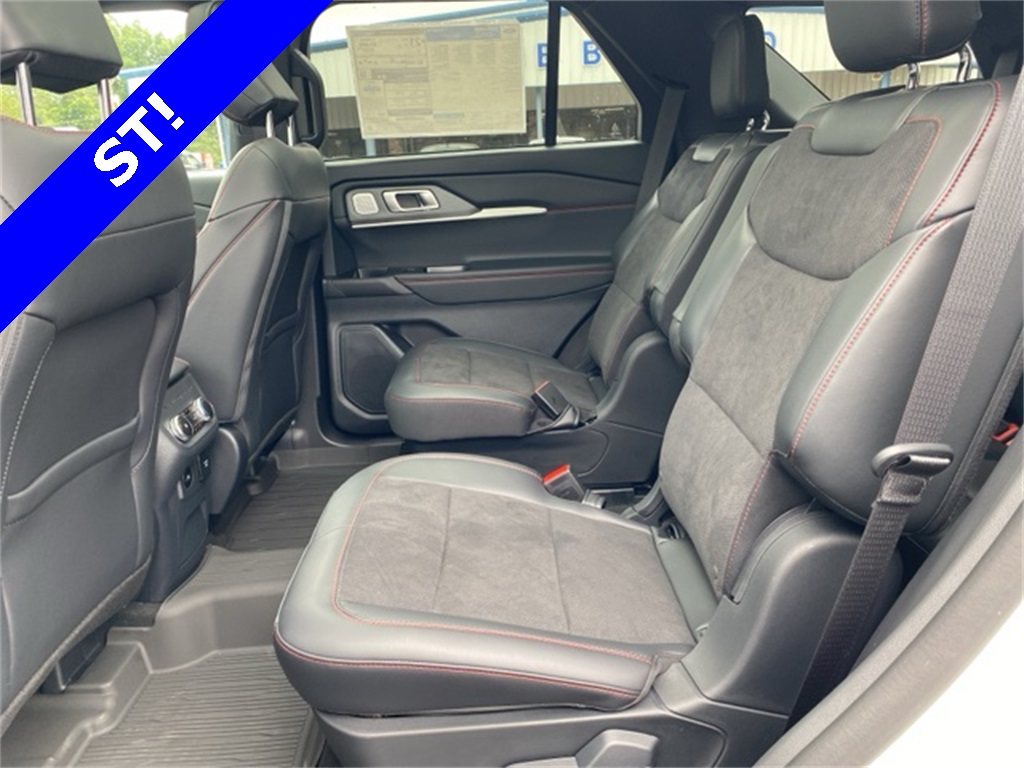 2025 Ford Explorer ST photo 24