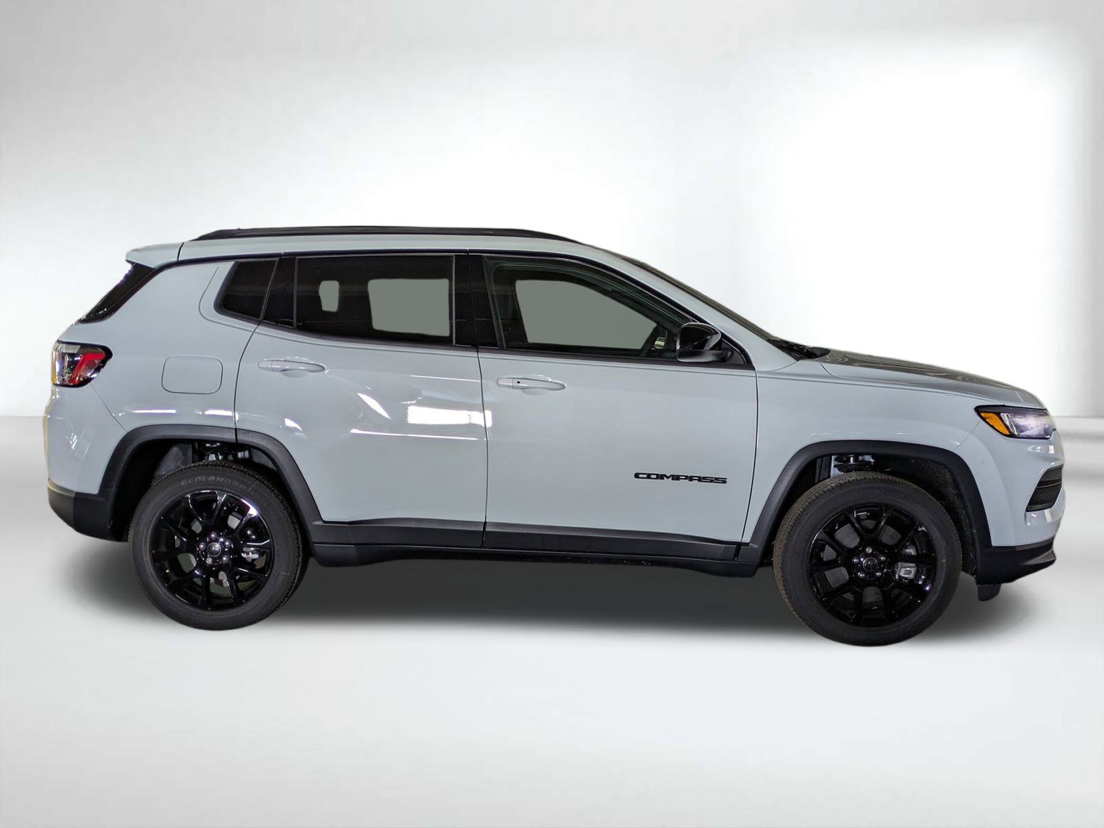 2026 Jeep Compass Latitude photo 2