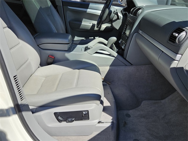 2010 Porsche Cayenne Base photo 17