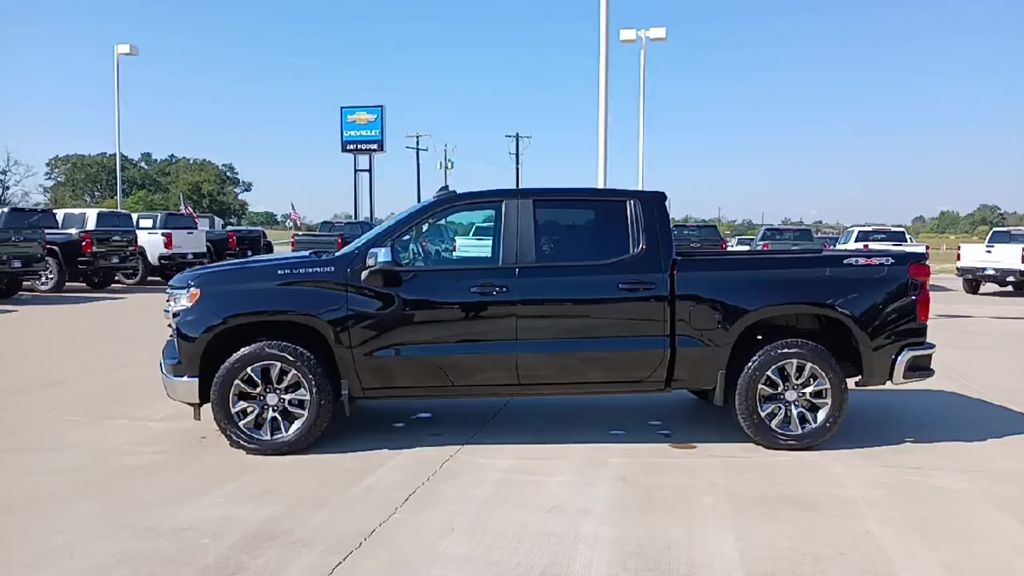 2023 Chevrolet Silverado 1500 LT photo 5