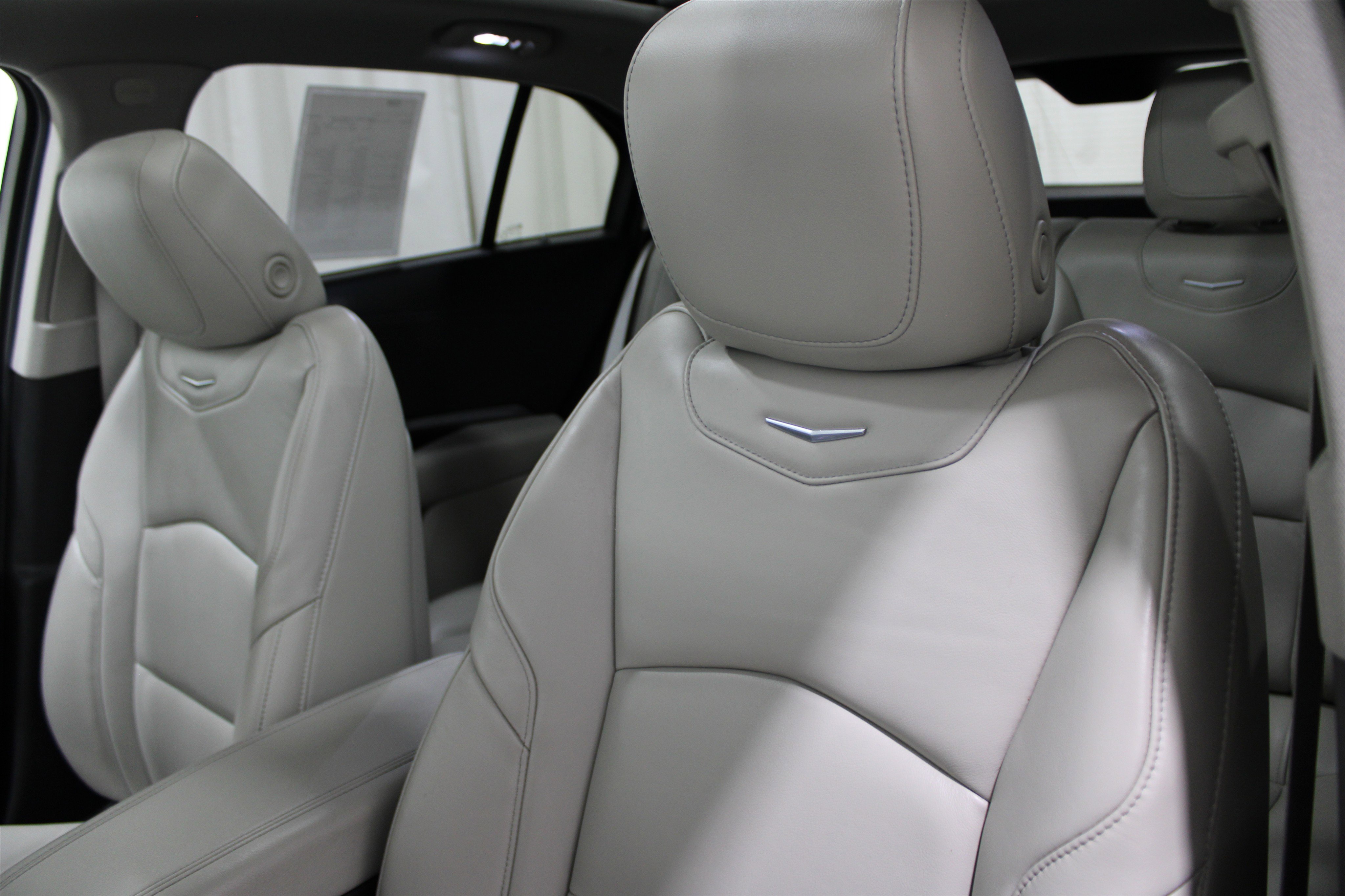 2022 Cadillac XT4 Luxury photo 4