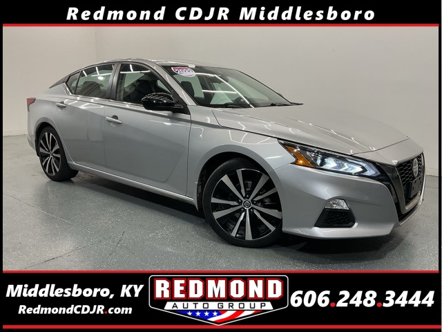 2022 Nissan Altima SR's photo