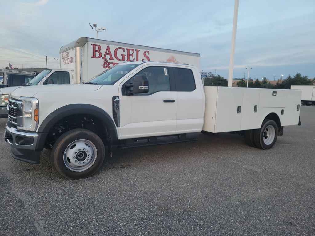 2025 Ford F-550 Super Duty Chassis Cab XL's photo