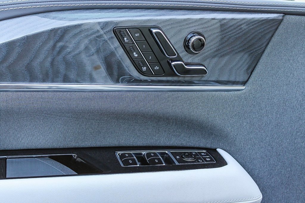 2025 Cadillac Escalade IQ Luxury photo 20