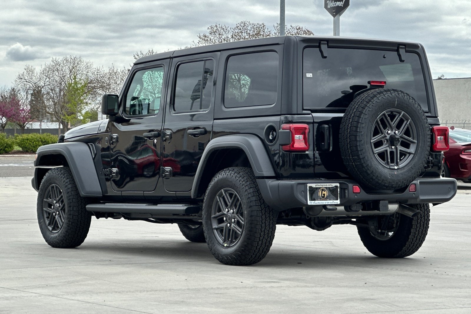 2025 Jeep Wrangler Sport S photo 4