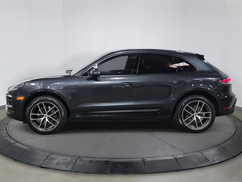 2023 Porsche Macan T photo 10