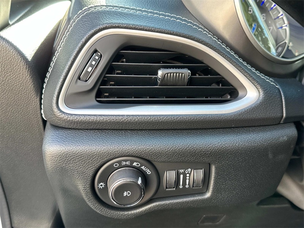 2025 Chrysler Pacifica photo 26