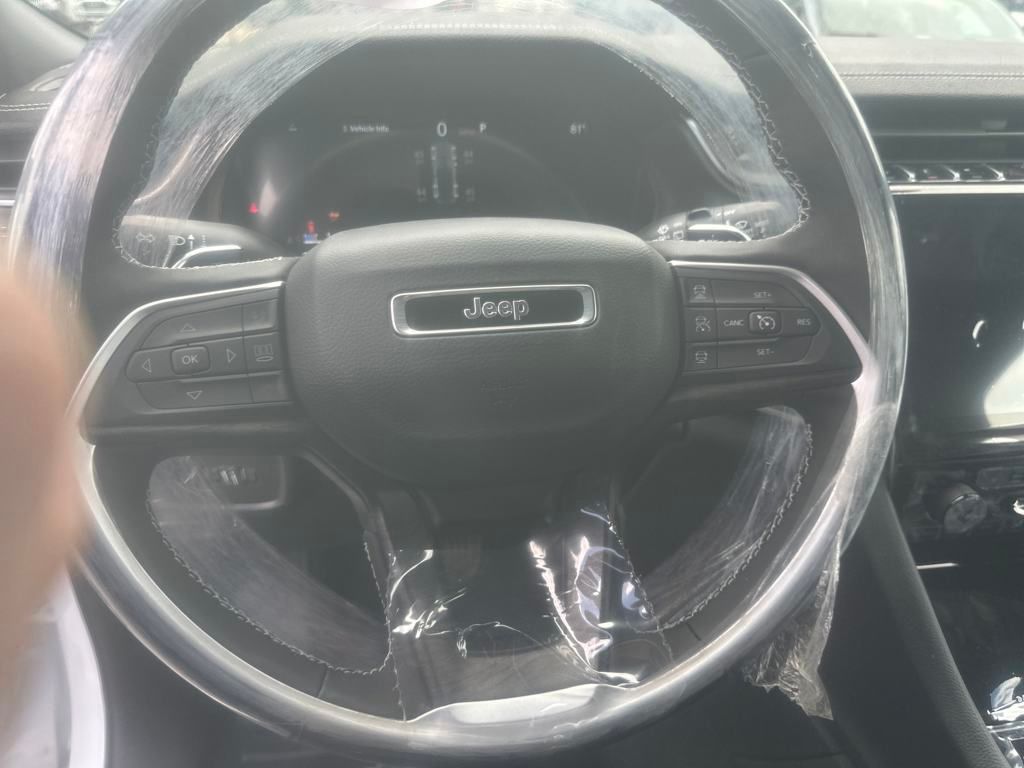2025 Jeep Grand Cherokee Limited photo 10