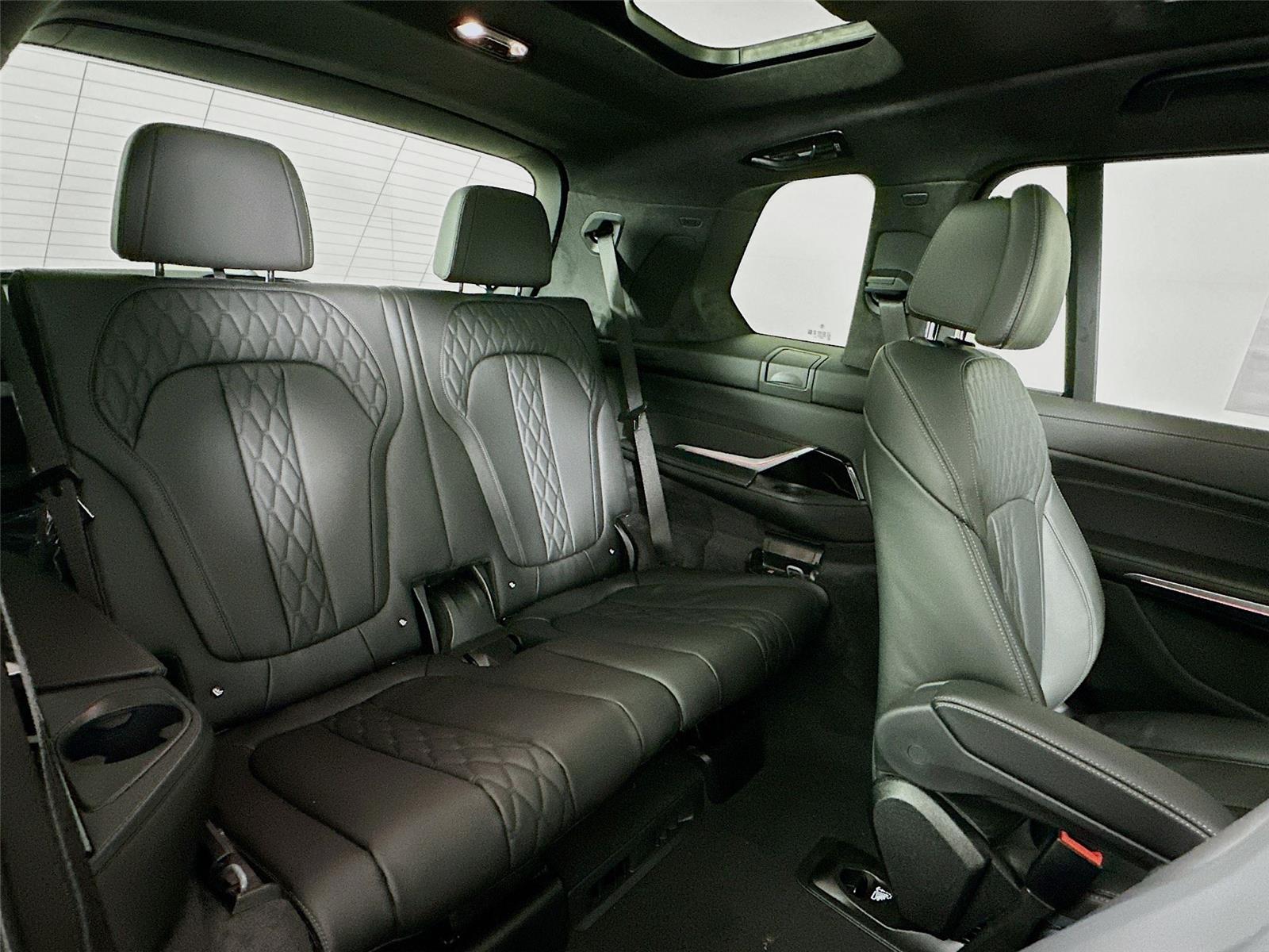 2026 Bmw X7 M60i photo 27
