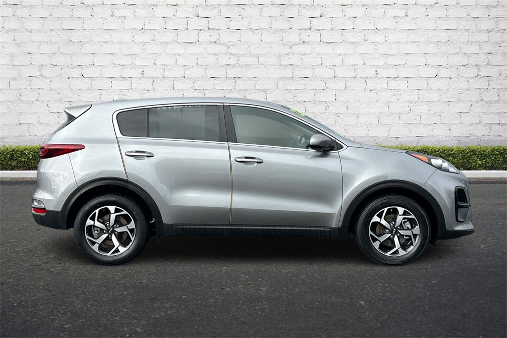 2022 Kia Sportage LX photo 2