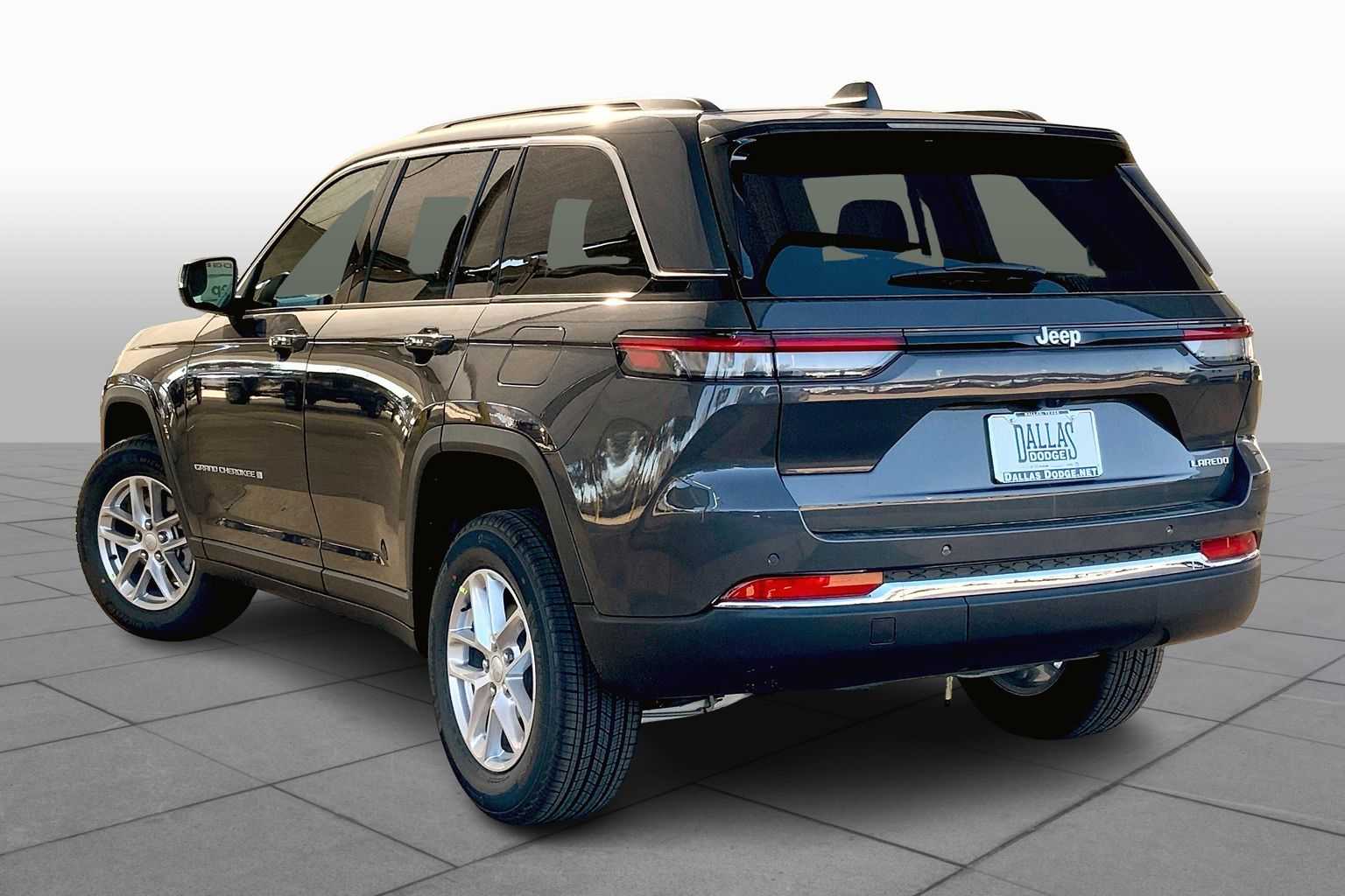2025 Jeep Grand Cherokee Laredo X photo 11