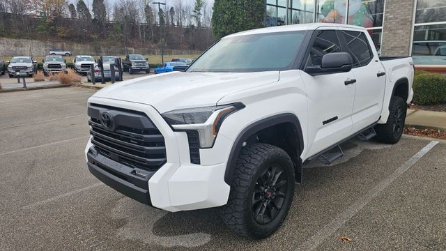 2024 Toyota Tundra SR5's photo
