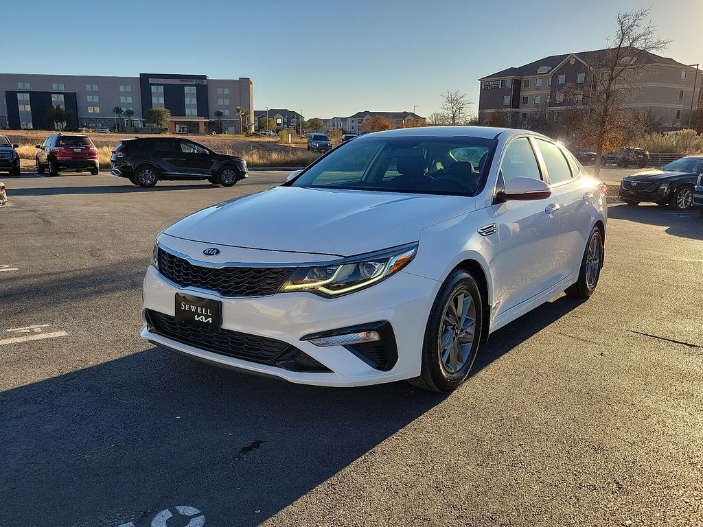 2019 Kia Optima LX's photo