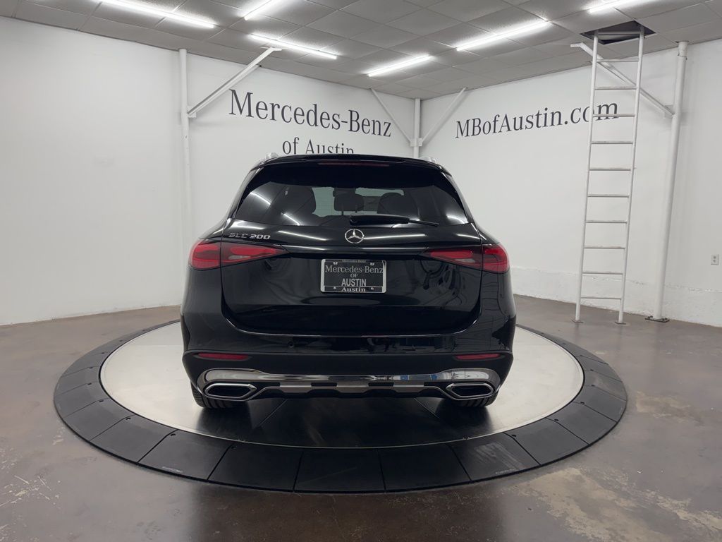 2026 Mercedes Benz GLC 300 photo 4