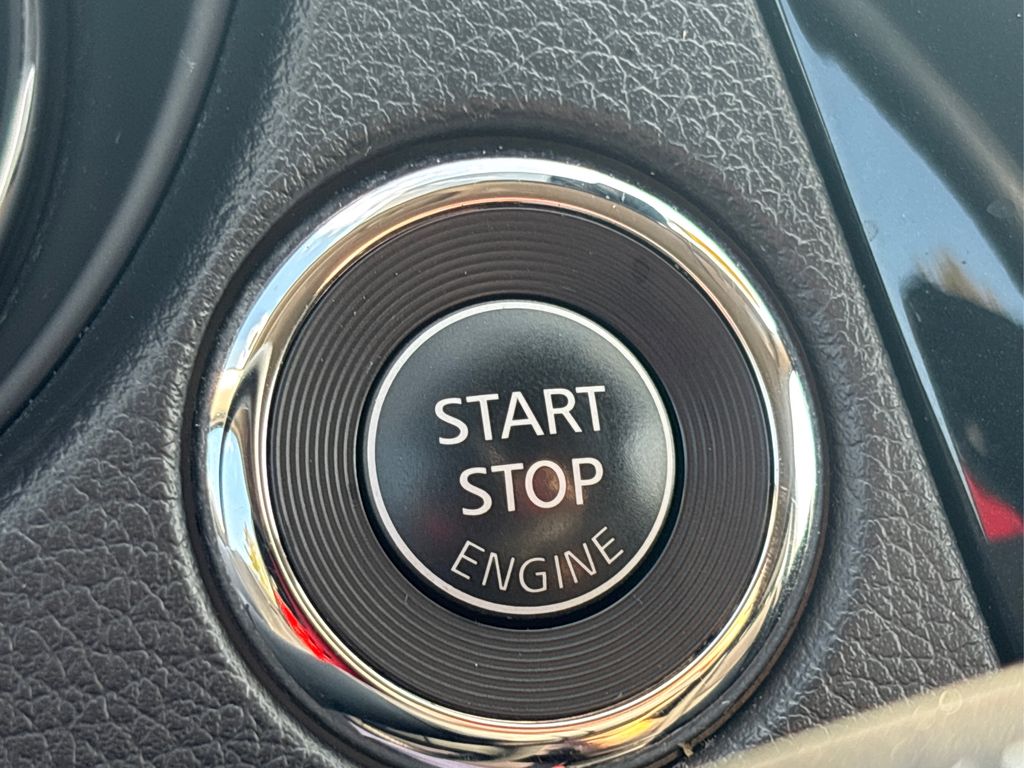 2019 Nissan Rogue SV photo 21