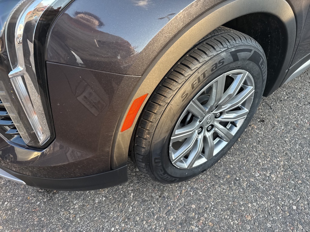 2023 Cadillac XT4 Premium Luxury photo 2