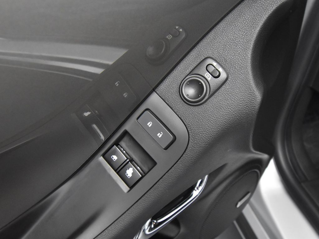 2013 Chevrolet Camaro 2LT photo 15