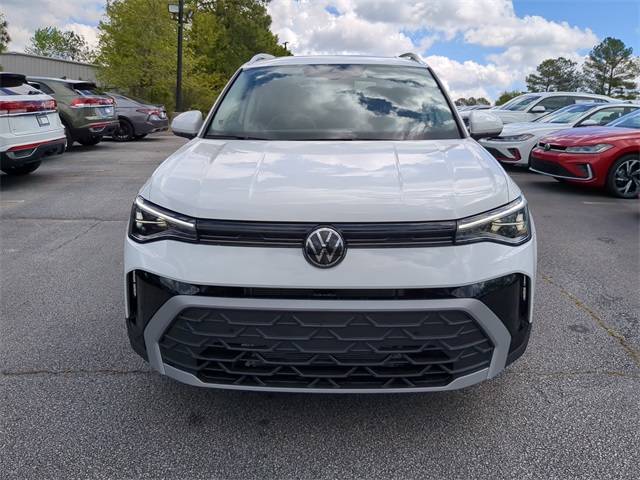 2025 Volkswagen Taos SE photo 2