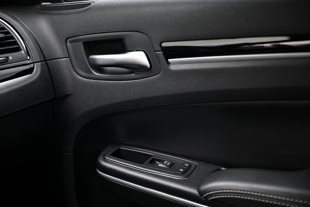 2023 Chrysler 300 S photo 38