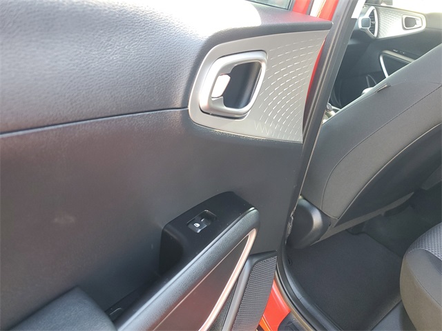 2023 Kia Soul LX photo 14