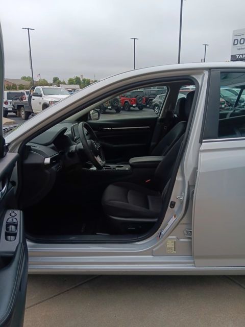 2022 Nissan Altima 2.5 SV photo 8